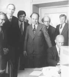 J.Mockus su kitų istaigų atstovais, 1980