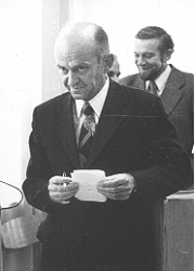  J.Mockus ir prof. Abraitis balsuoja, 1974 m.