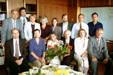Su skyriaus darbuotojais, 2001